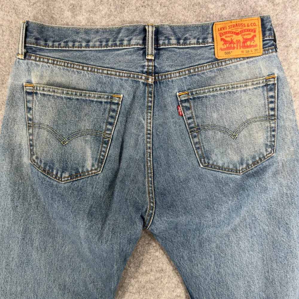 Levis 505 Regular Fit Straight Leg Jeans Mens 35x30 Medium Wash Blue